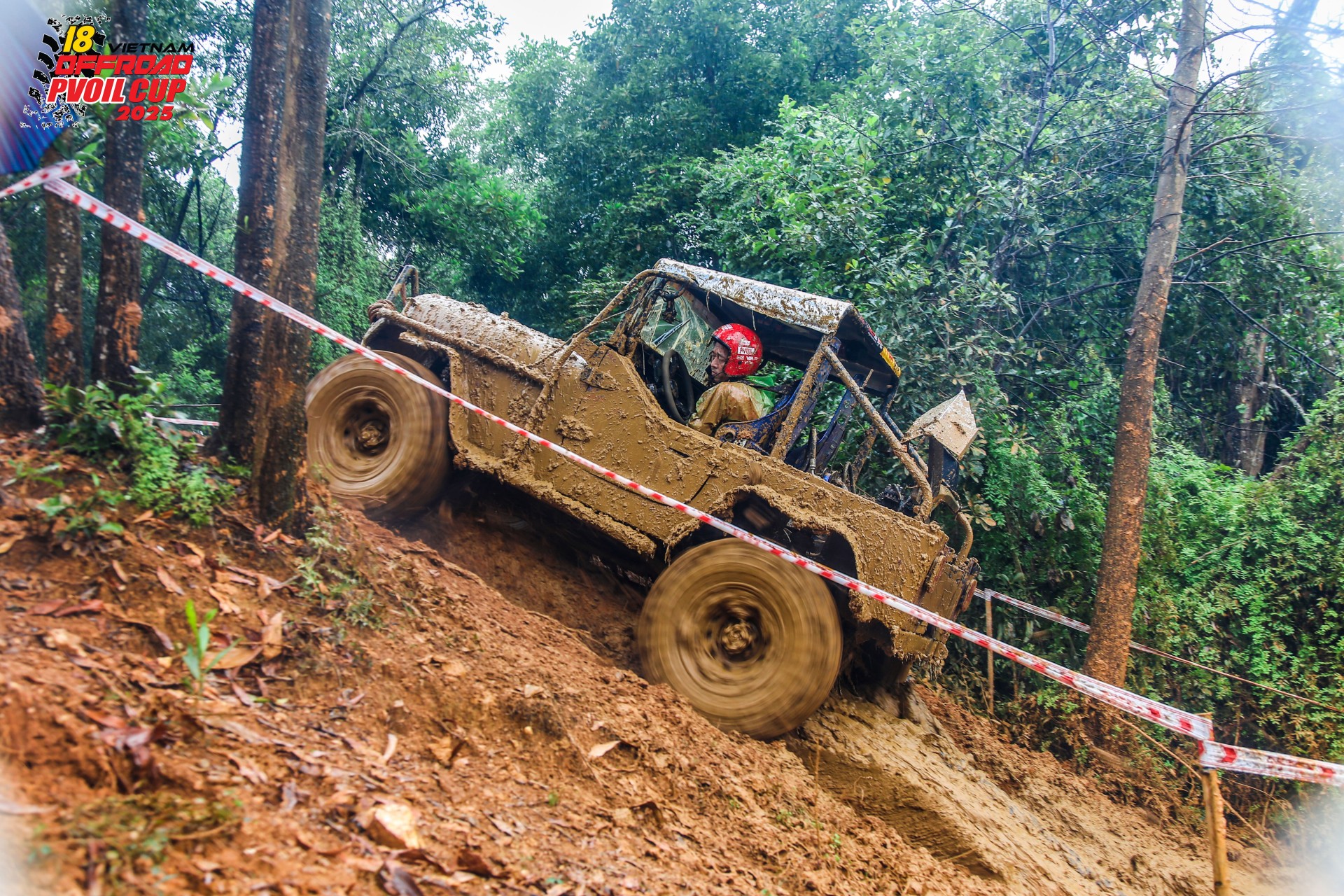 Hạng chuyên nghiệp PVOIL VOC 2025: Bùn, khói và bản lĩnh của những tay lái thép
