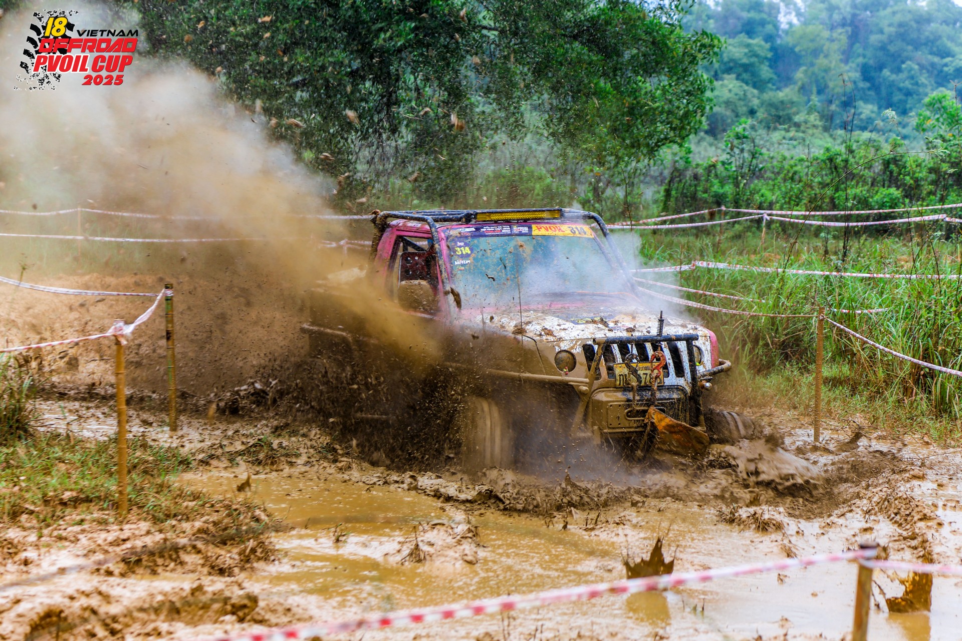 Hạng chuyên nghiệp PVOIL VOC 2025: Bùn, khói và bản lĩnh của những tay lái thép