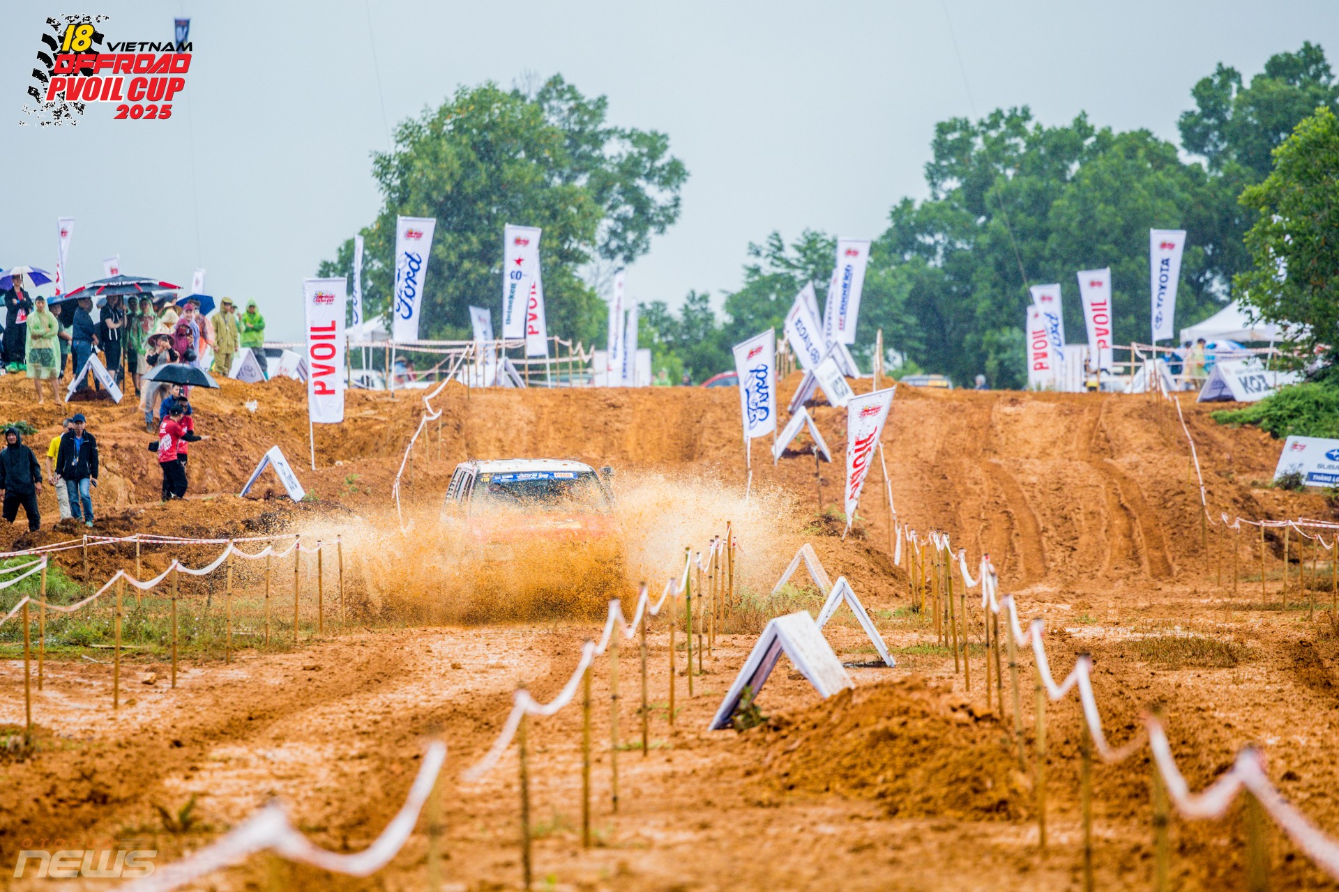 Hạng Cơ bản VOC 2025: Khi xe thương mại bước vào 'đấu trường bùn đất'