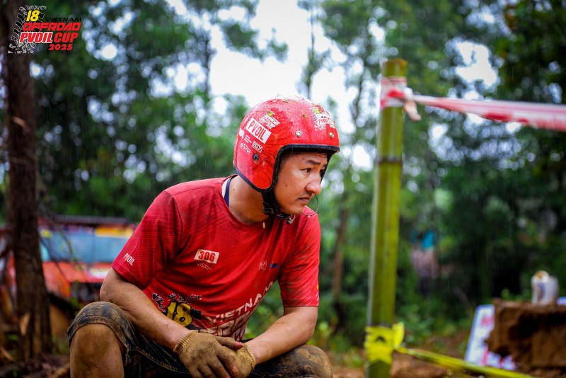 Muôn vẻ cảm xúc trên gương mặt lấm lem của các tay đua PVOIL VOC 2025