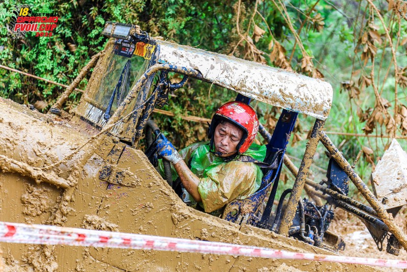 Muôn vẻ cảm xúc trên gương mặt lấm lem của các tay đua PVOIL VOC 2025