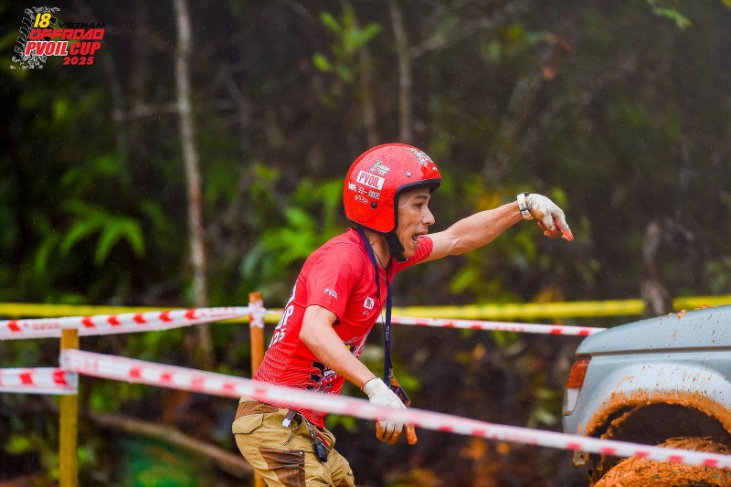 Muôn vẻ cảm xúc trên gương mặt lấm lem của các tay đua PVOIL VOC 2025