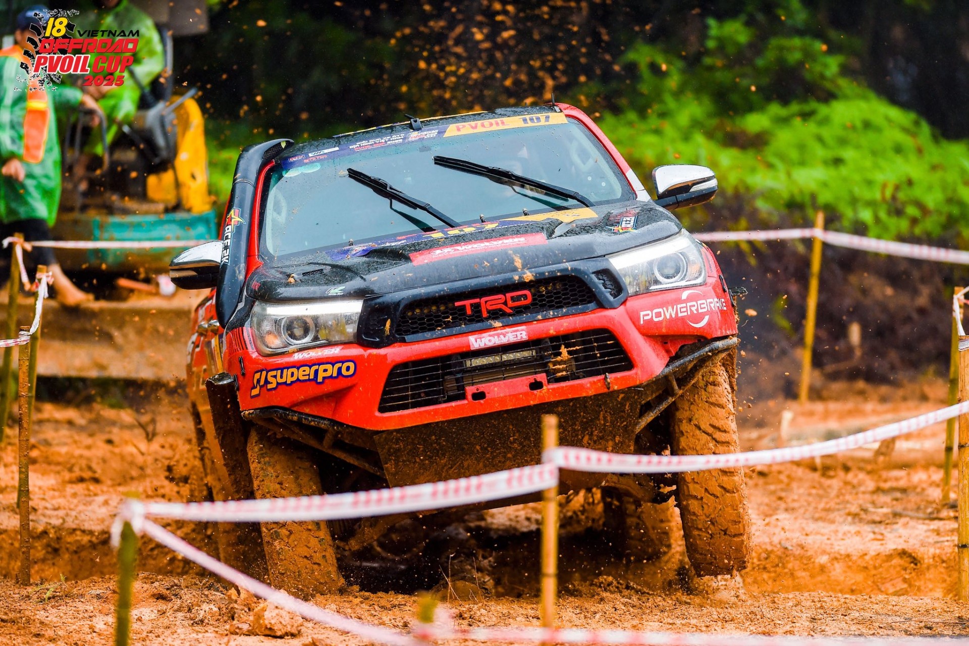 Đường 13 tại PVOIL VOC 2025 khó thế nào mà một nửa đội Hạng Cơ bản và Bán tải Nâng cao dính DNF?