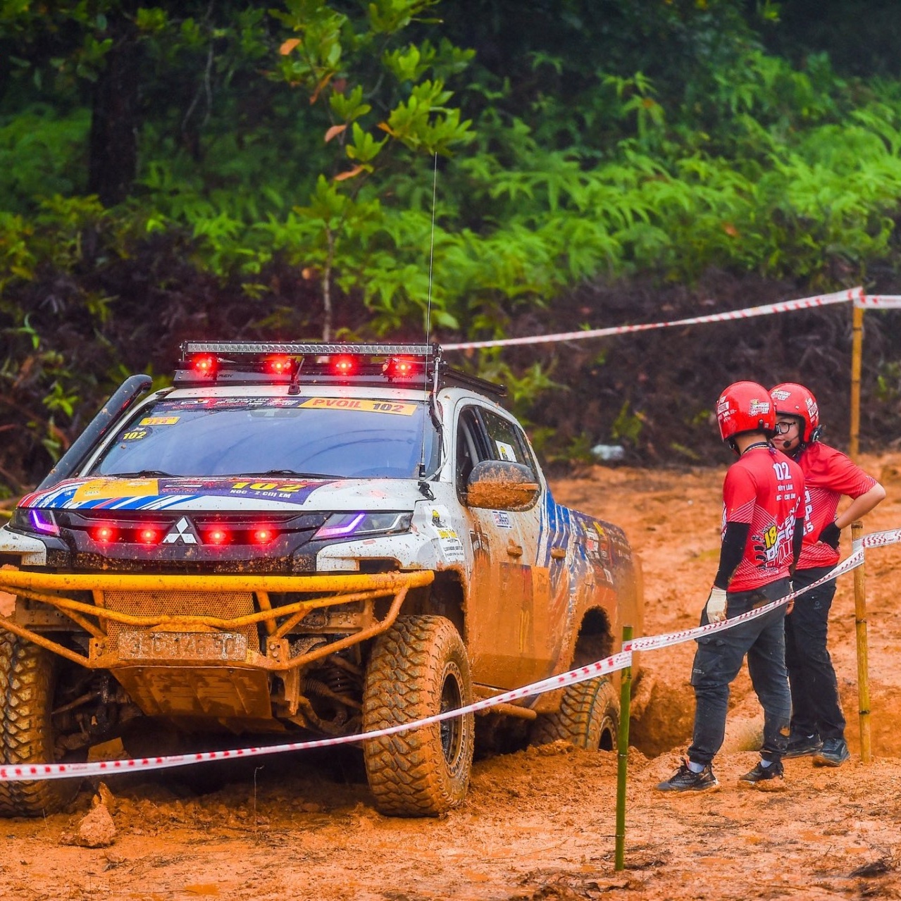 Đường 13 tại PVOIL VOC 2025 khó thế nào mà một nửa đội Hạng Cơ bản và Bán tải Nâng cao dính DNF?