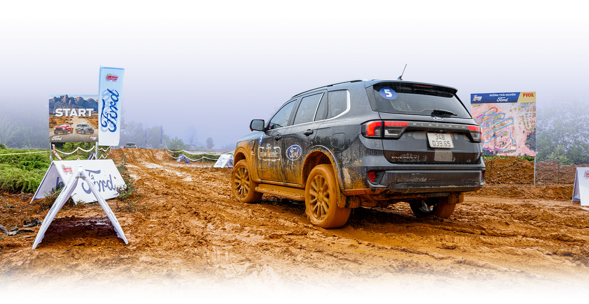 Cầm lái Ford tại VOC 2025: Bạn chọn “Quái vật” Raptor hay “Chuyên gia” Everest?