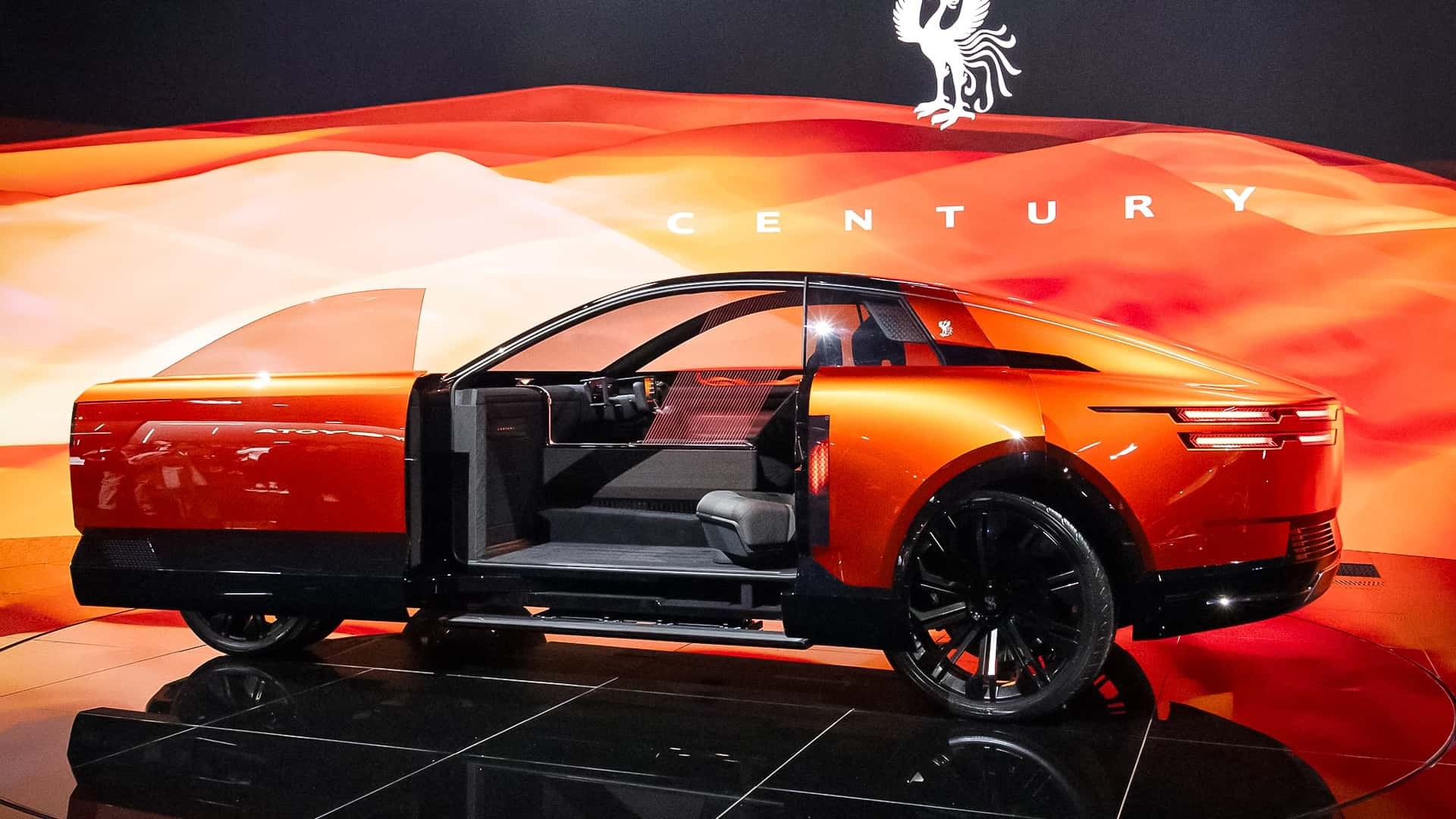 Toyota Century Coupe mang thiết kế cửa bất đối xứng ở hai bên