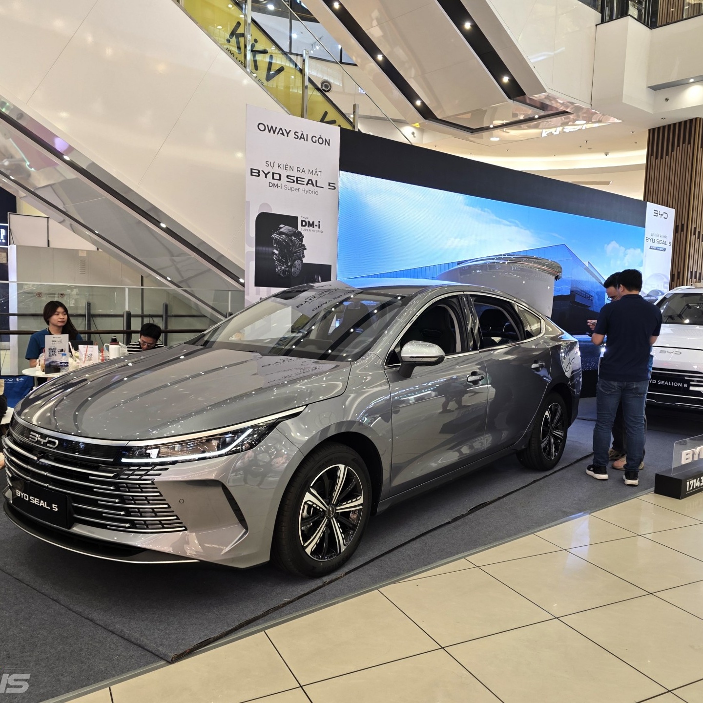 BYD Seal 5 DM-i đồng loạt ra mắt ở Hà Nội và TP Hồ Chí Minh