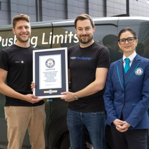 Xe van điện Kia thiết lập Kỷ lục Guinness đi gần 700 km với một lần sạc và chở tối đa