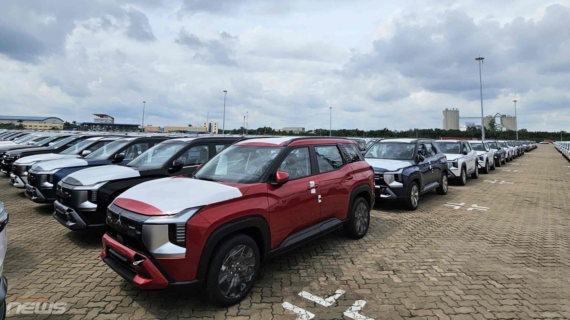 Lô xe Mitsubishi Destinator cập cảng Việt Nam, chuẩn bị ra mắt đầu tháng 12 Lô xe Mitsubishi Destinator cập cảng Việt Nam, chuẩn bị ra mắt đầu tháng 12