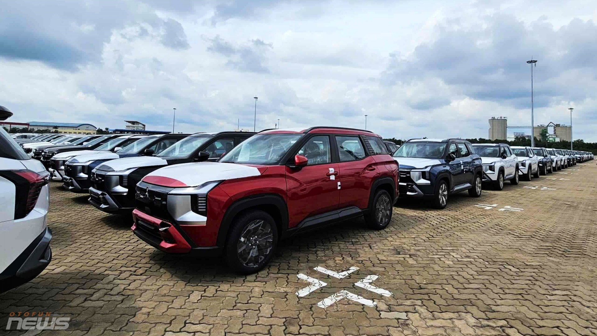 Lô xe Mitsubishi Destinator cập cảng Việt Nam, chuẩn bị ra mắt đầu tháng 12 Lô xe Mitsubishi Destinator cập cảng Việt Nam, chuẩn bị ra mắt đầu tháng 12