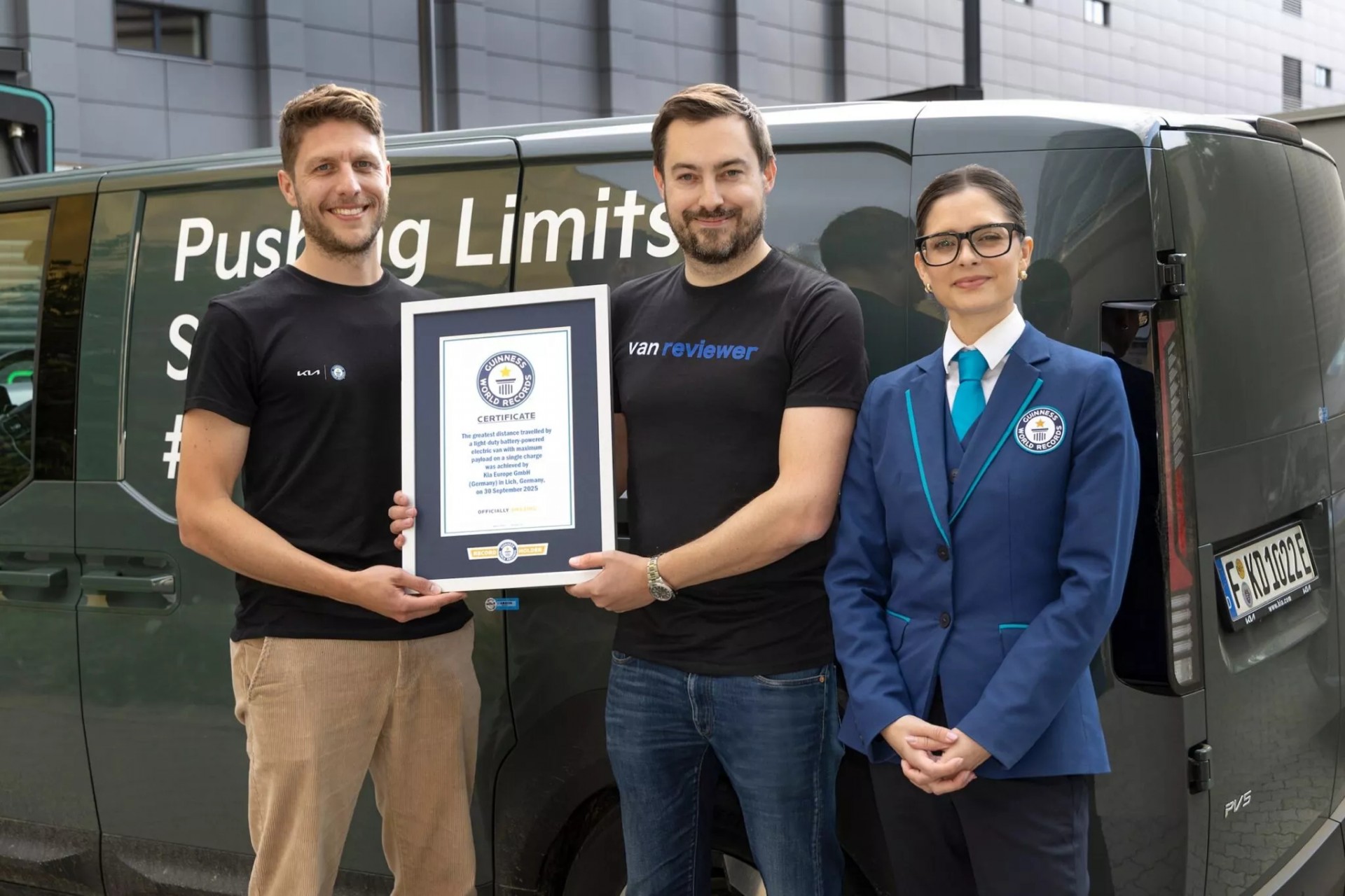 Kỷ lục Guinness Thế giới là bằng chứng cho khả năng vận hành thực tế của xe van điện Kia PV5