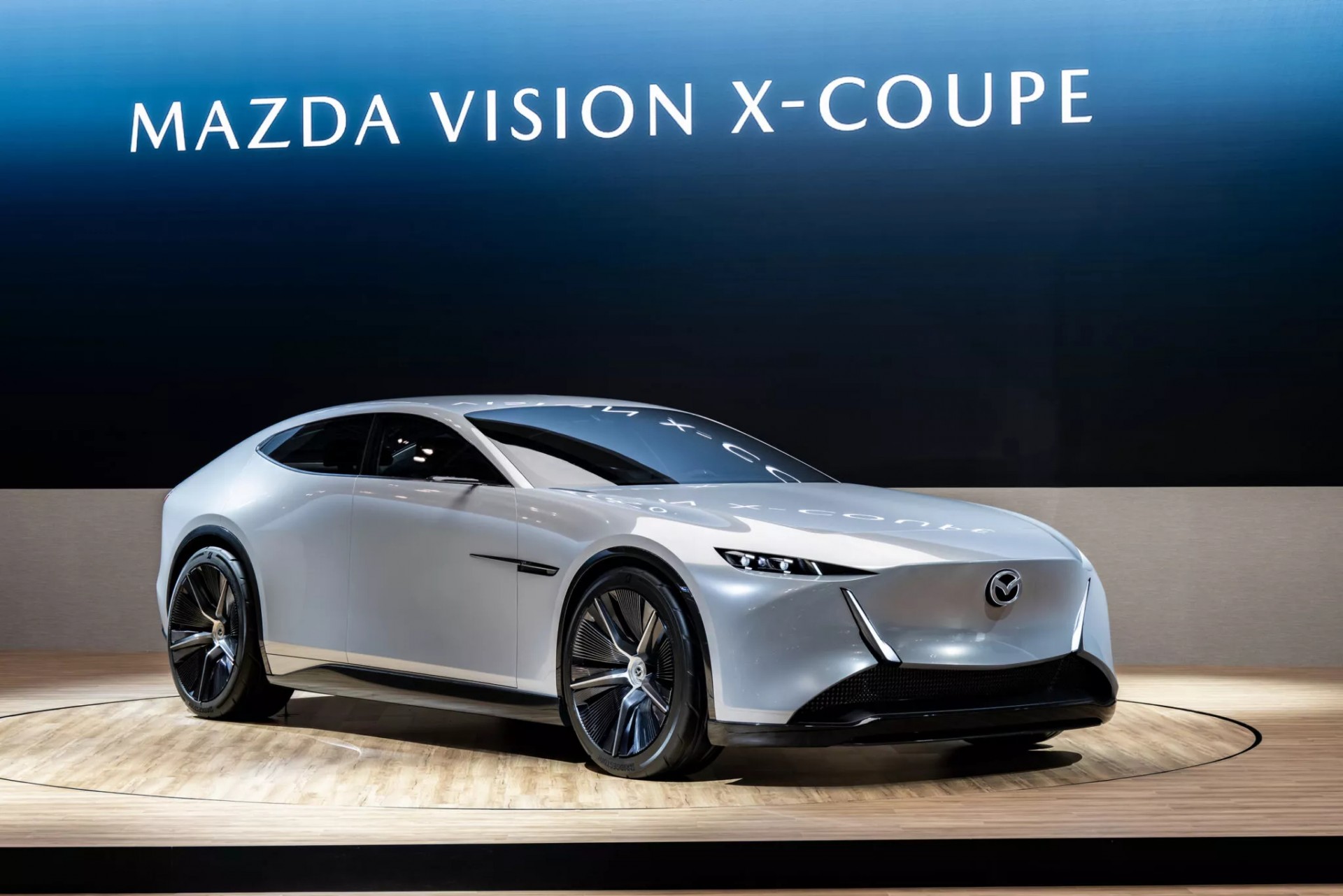 Phía trước của Mazda Vision-X Coupe