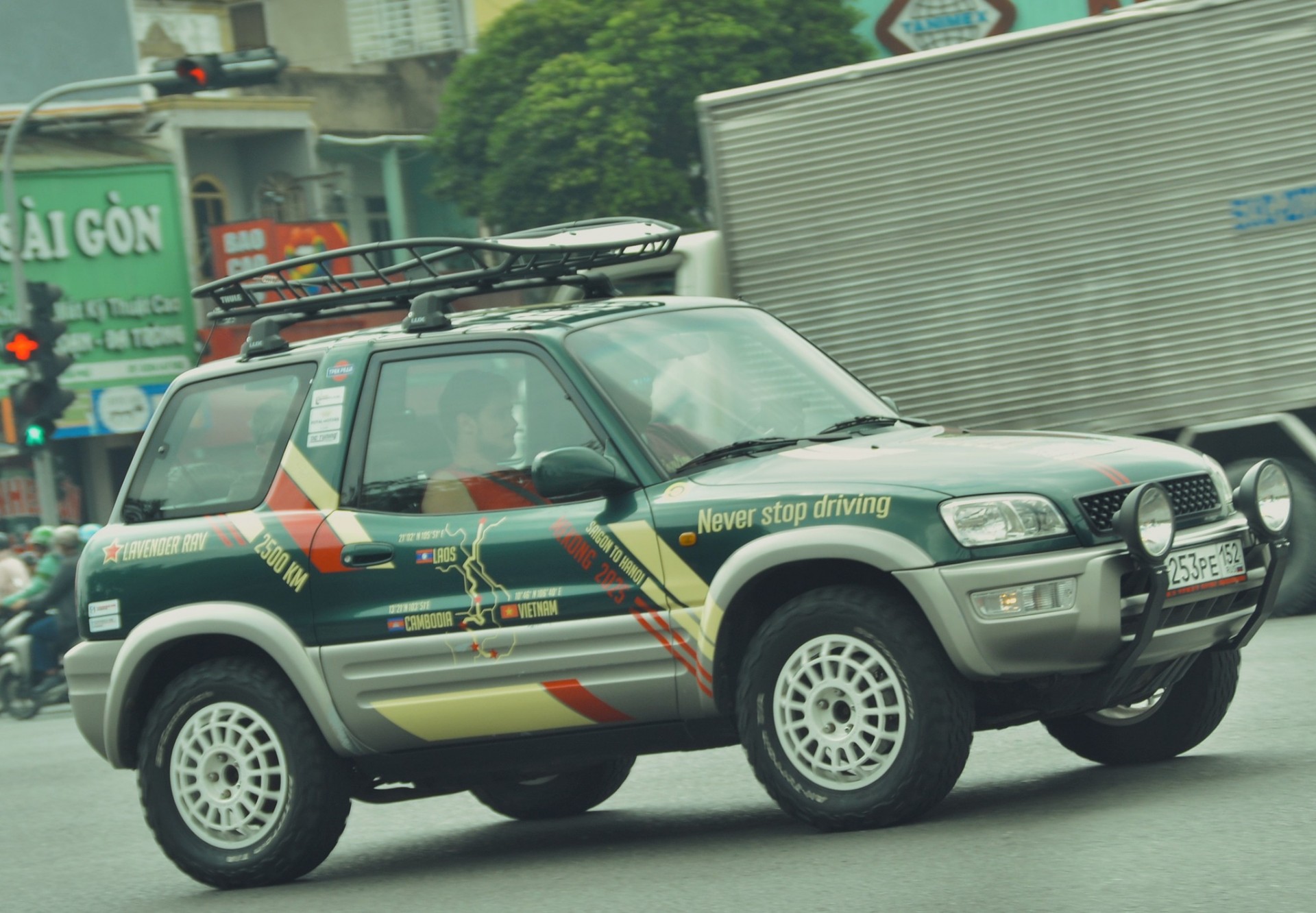 Dàn xe cổ châu Âu đổ bộ Việt Nam, khởi đầu hành trình Mekong 2025 Dàn xe cổ châu Âu đổ bộ Việt Nam, khởi đầu hành trình Mekong 2025