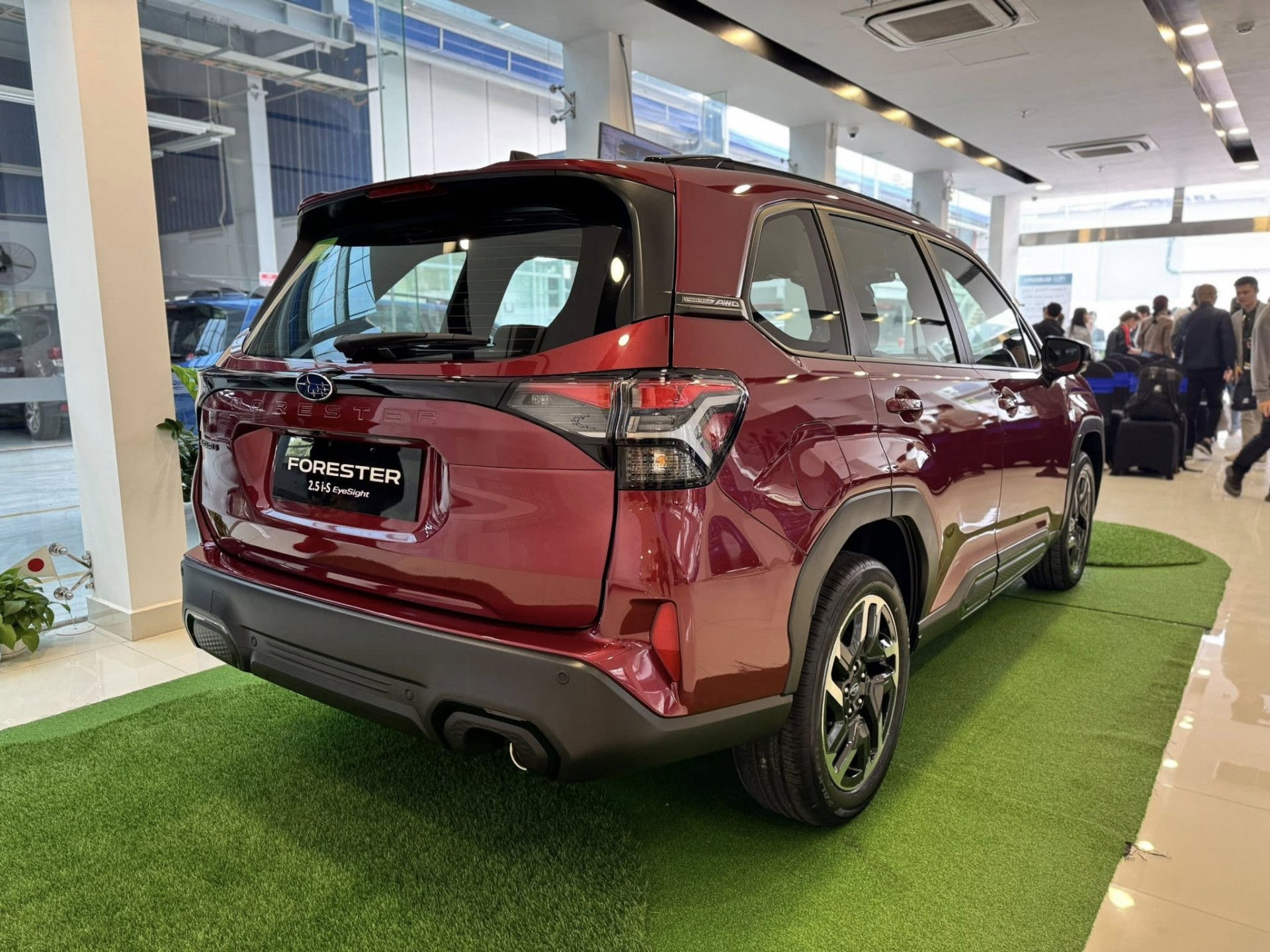 Subaru Forester 2025 ra mắt Việt Nam, tăng giá hơn 300 triệu đồng so với đời cũ