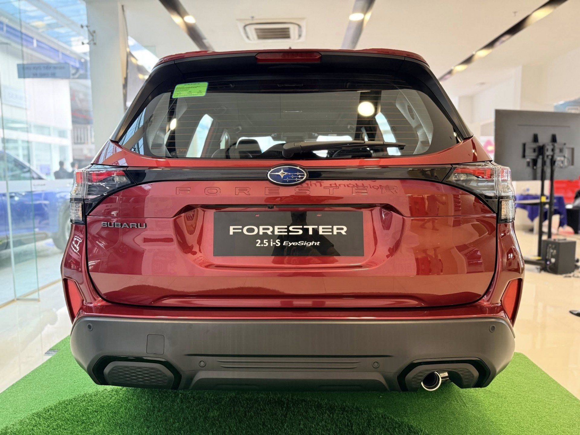 Subaru Forester 2025 ra mắt Việt Nam, tăng giá hơn 300 triệu đồng so với đời cũ