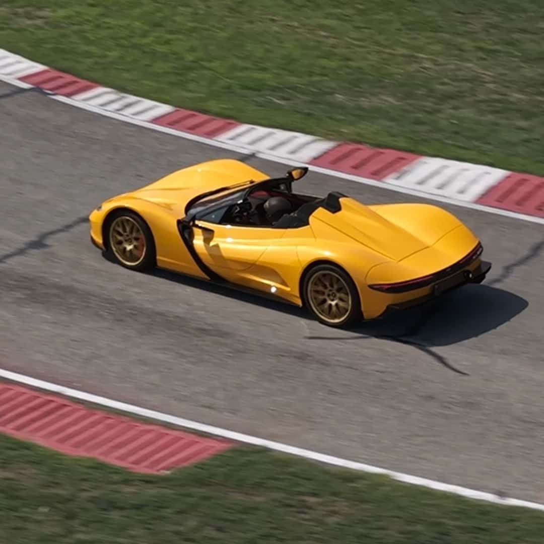 Siêu xe điện tăng tốc nhanh nhất thế giới ra mắt phiên bản mui trần, giá ước tính 3,5 triệu USD