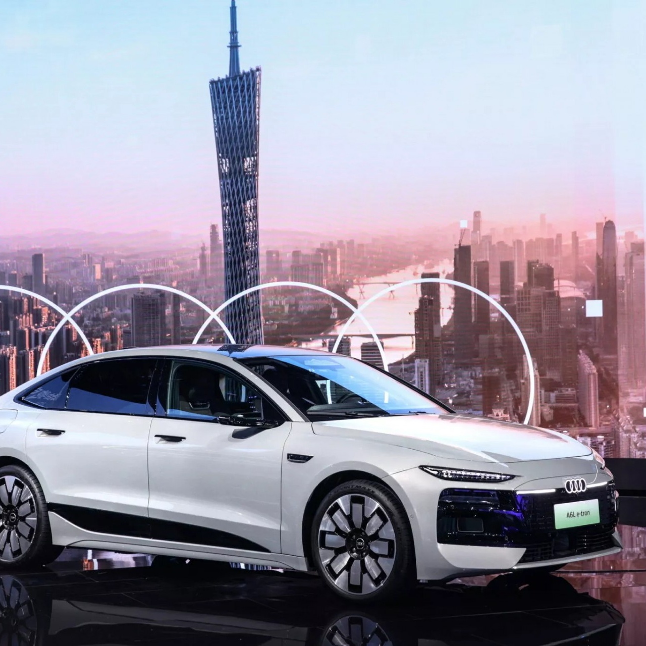 Audi lần đầu giới thiệu xe điện E SUV Concept ở Triển lãm Ô tô Quảng Châu 2025