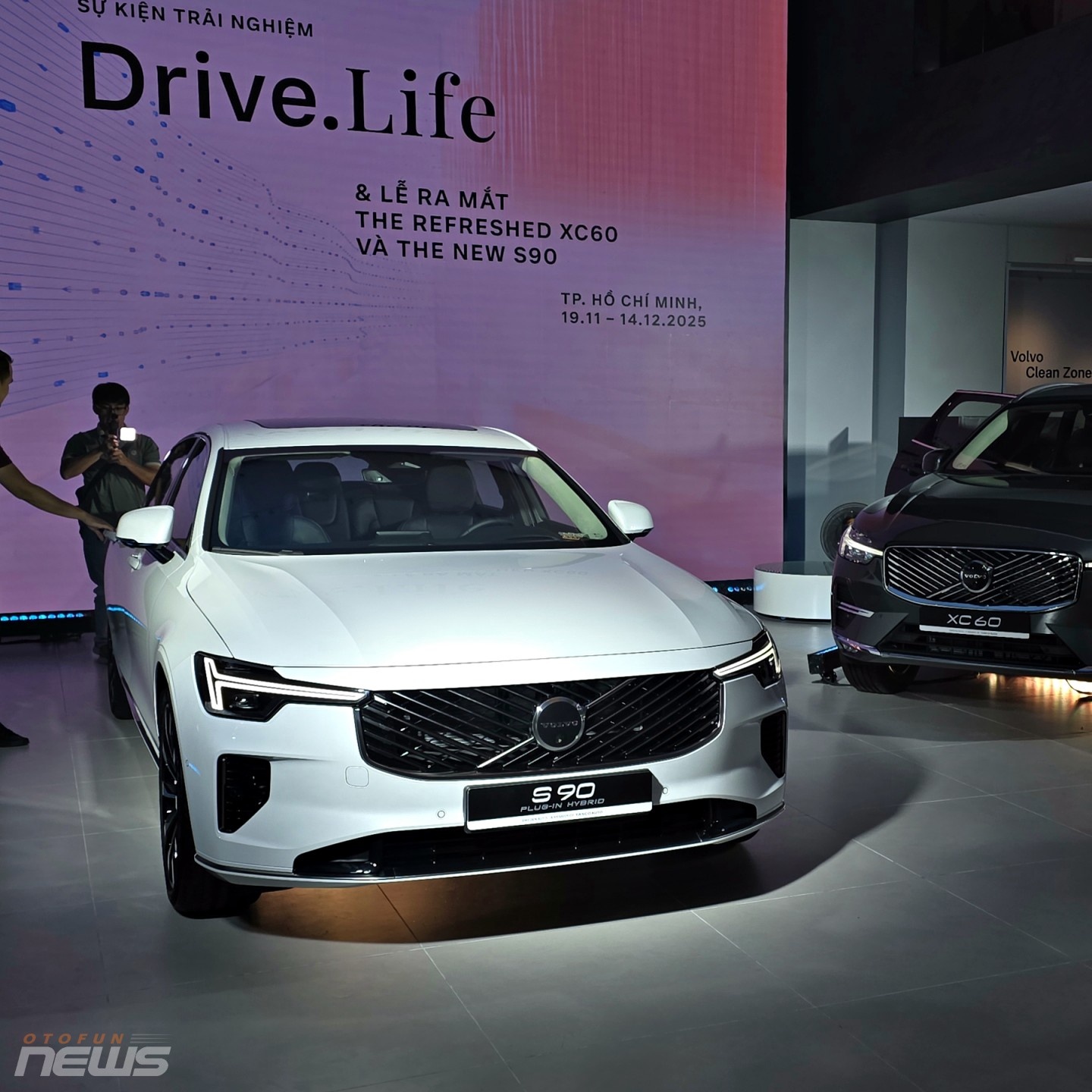 Bộ đôi Volvo XC60 và S90 2026 ra mắt, thêm trang bị, giá không đổi