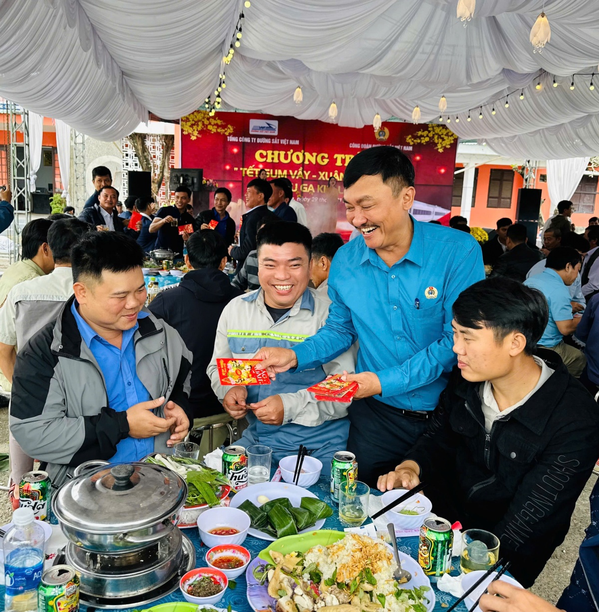 Buổi tiệc Tất niên ấm áp của công nhân Ngành Đường sắt giữa ngày cuối năm