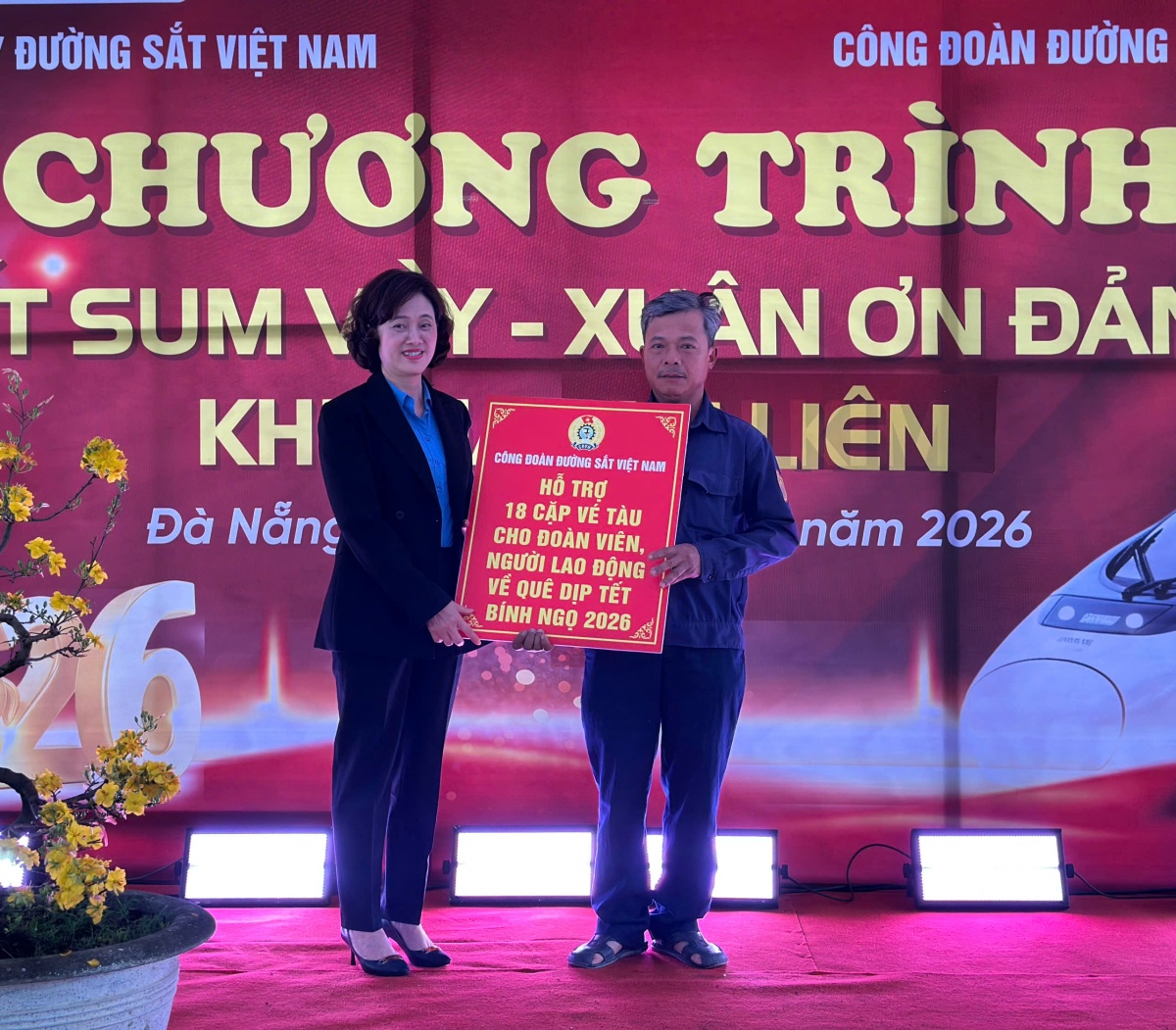 Buổi tiệc tất niên ấm áp của công nhân Ngành Đường sắt giữa ngày cuối năm