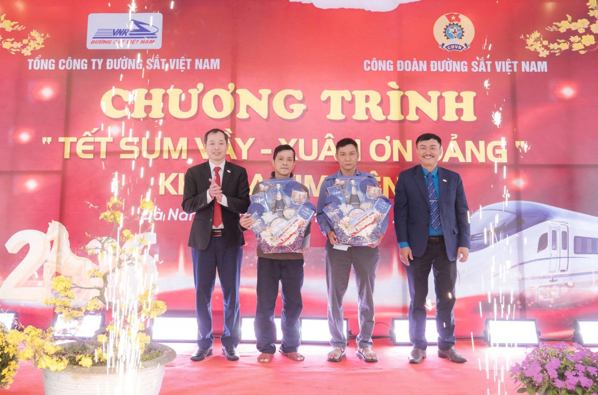 Buổi tiệc Tất niên ấm áp của công nhân Ngành Đường sắt giữa ngày cuối năm