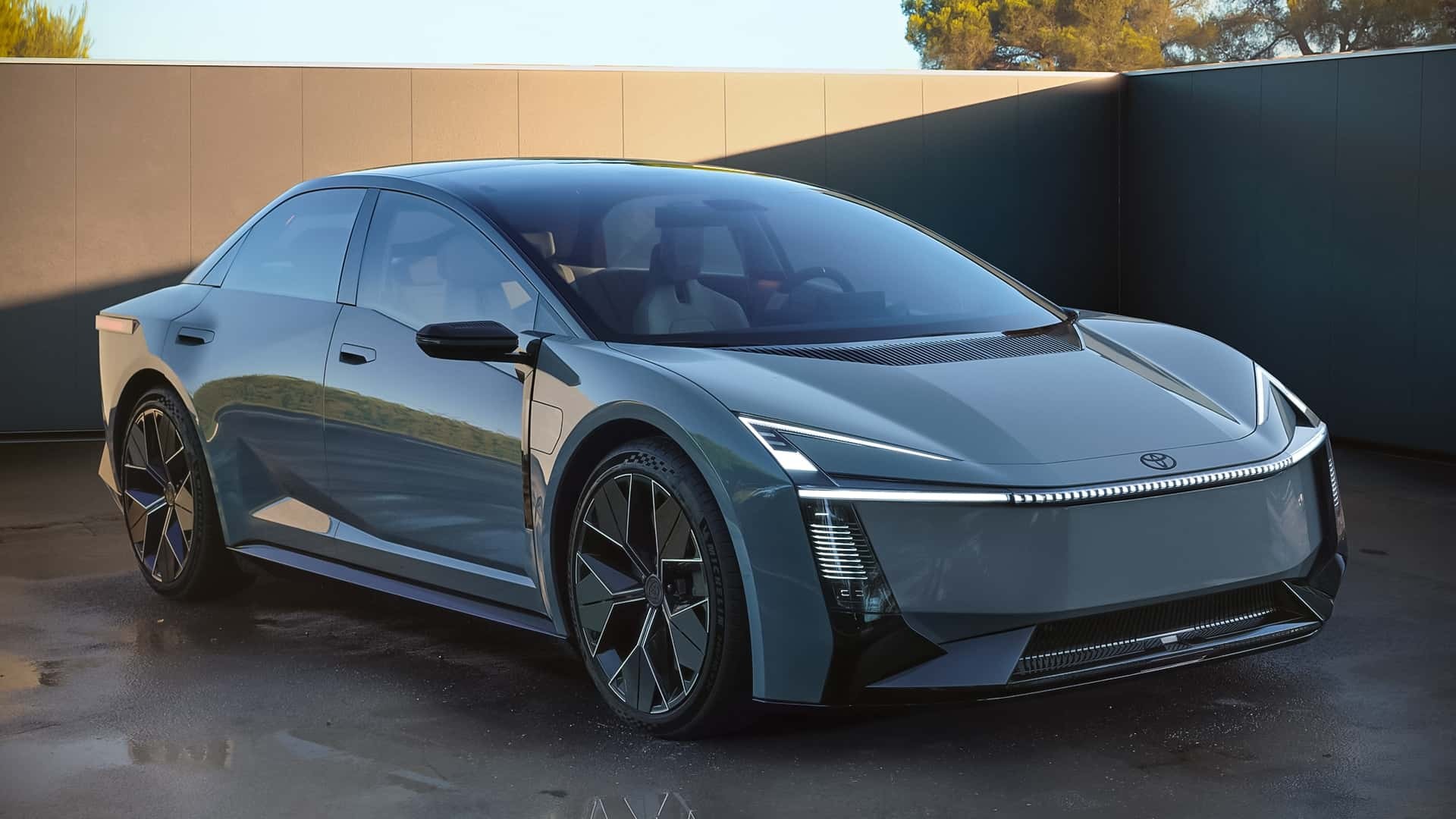 Thế hệ Toyota Corolla tiếp theo, bao gồm phiên bản chạy điện, sẽ cần thêm 2 năm nữa để phân phối rộng trên thế giới