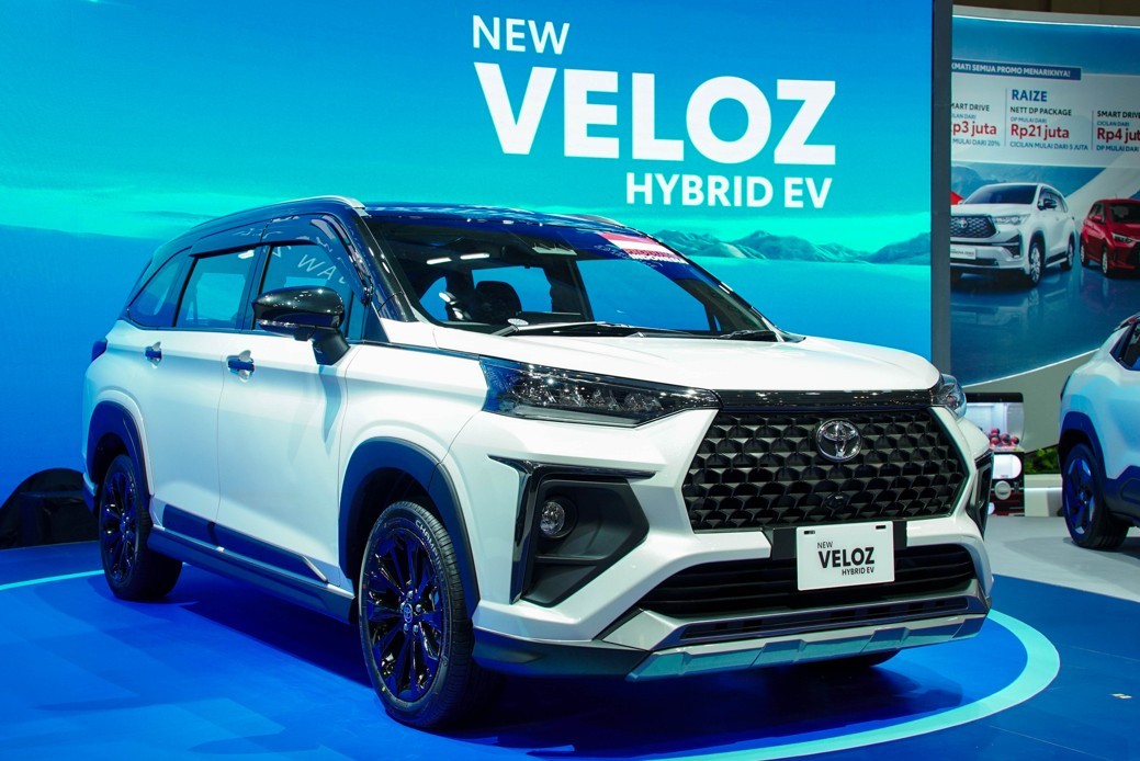 Toyota Veloz hybrid ra mắt giá quy đổi từ 472 triệu đồng