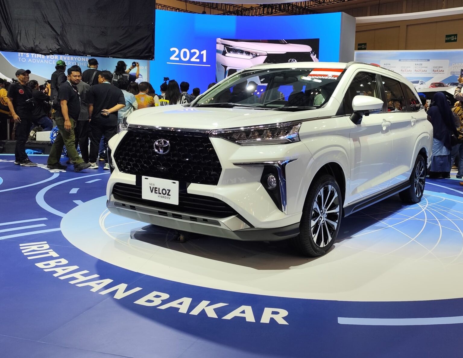 Toyota Veloz hybrid ra mắt giá quy đổi từ 472 triệu đồng