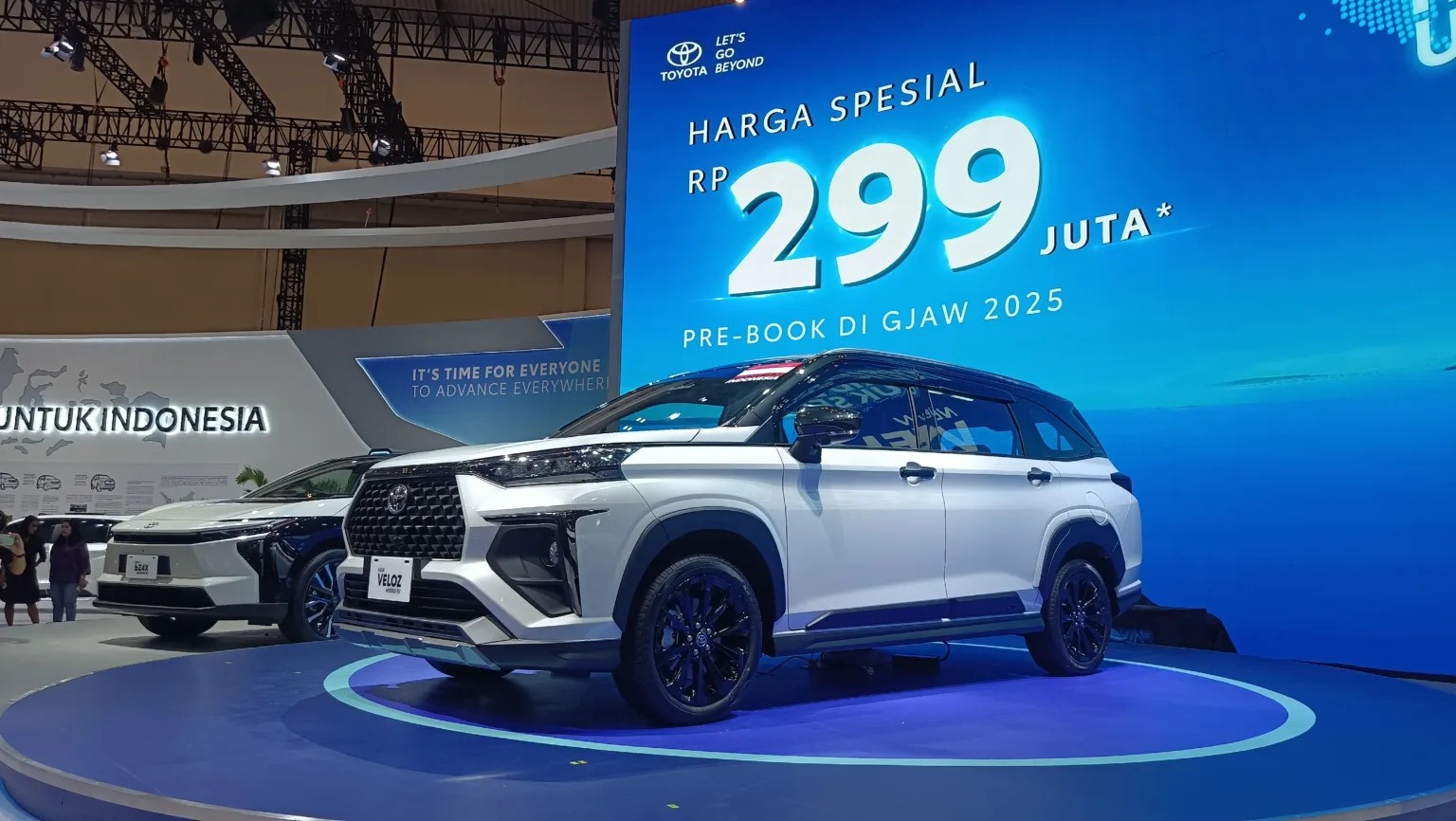 Toyota Veloz hybrid ra mắt giá quy đổi từ 472 triệu đồng