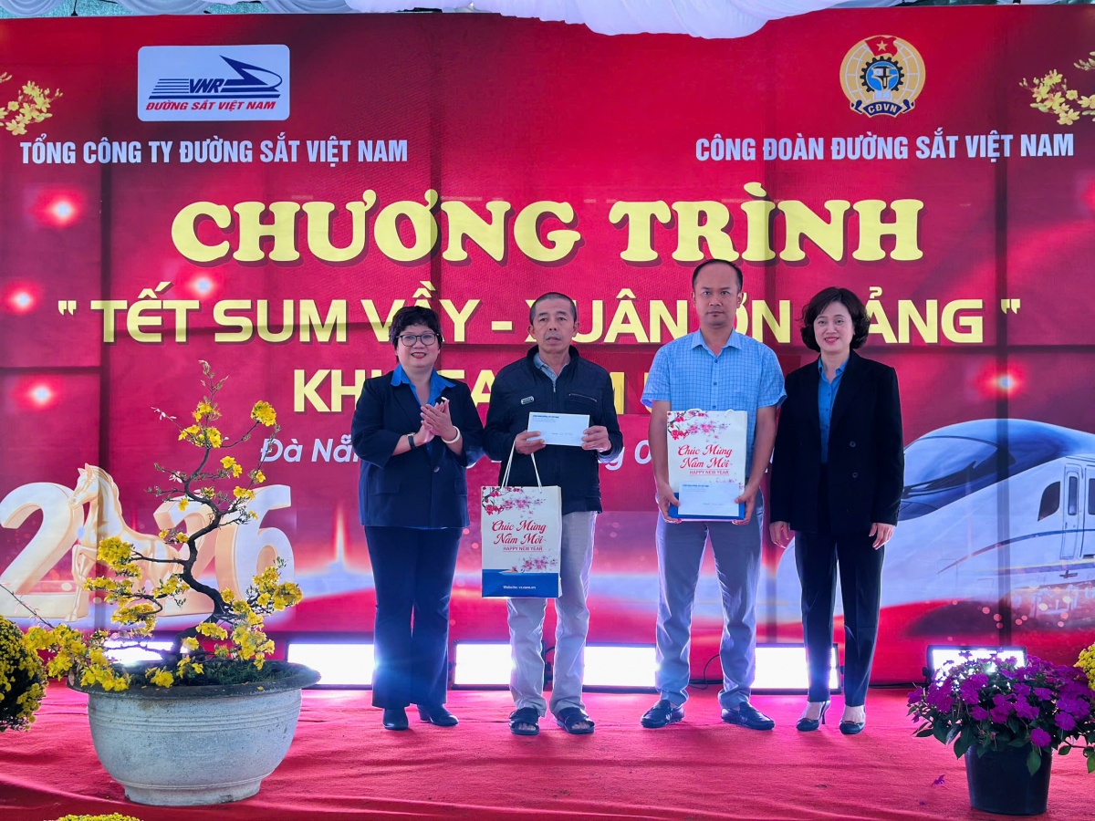 Buổi tiệc Tất niên ấm áp của công nhân Ngành Đường sắt giữa ngày cuối năm