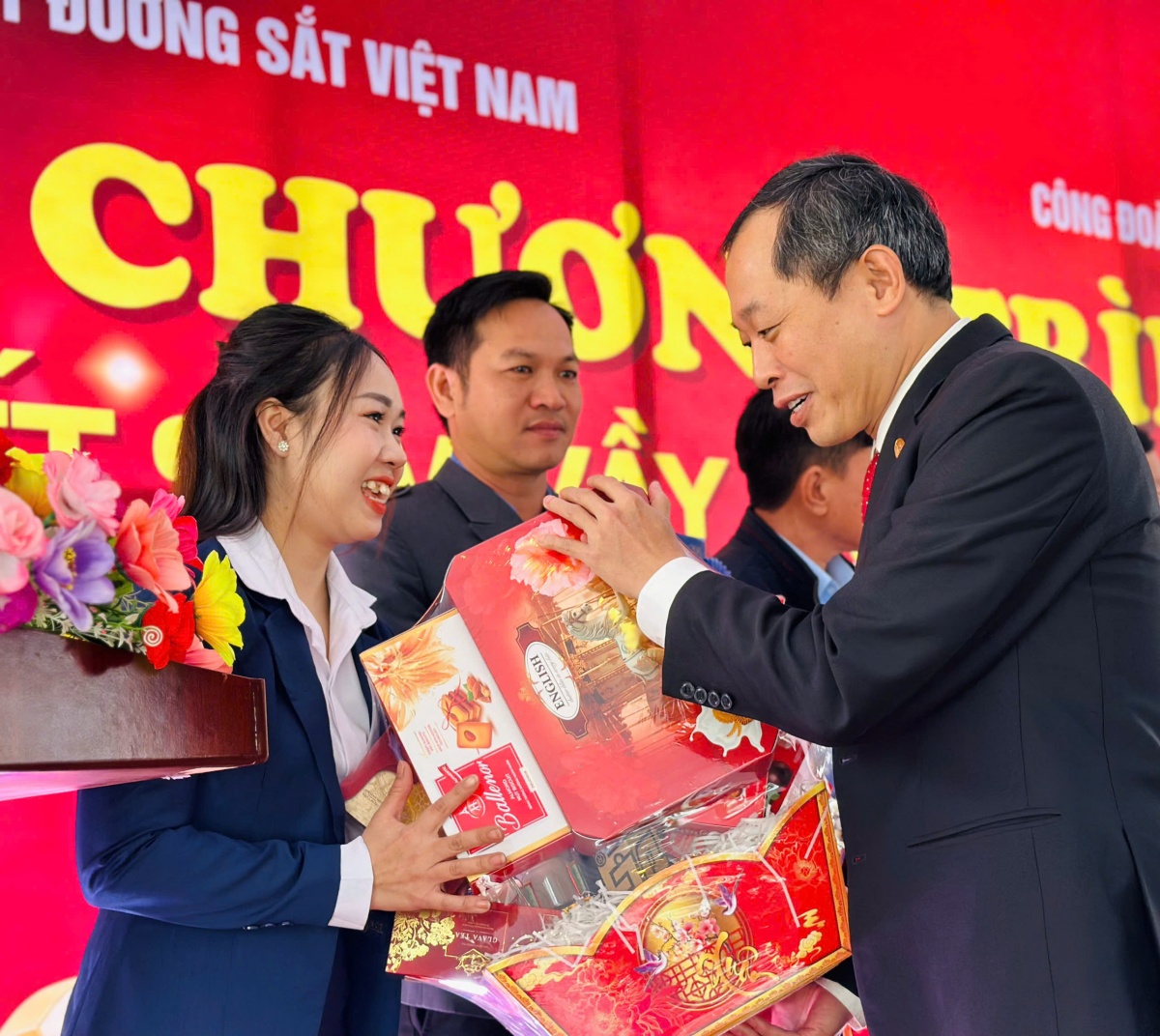 Buổi tiệc Tất niên ấm áp của công nhân Ngành Đường sắt giữa ngày cuối năm