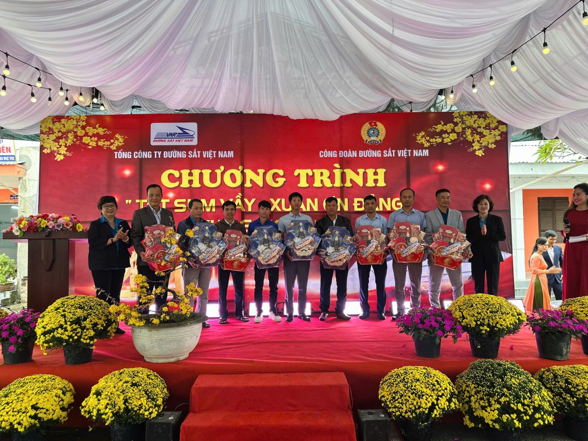 Buổi tiệc Tất niên ấm áp của công nhân Ngành Đường sắt giữa ngày cuối năm