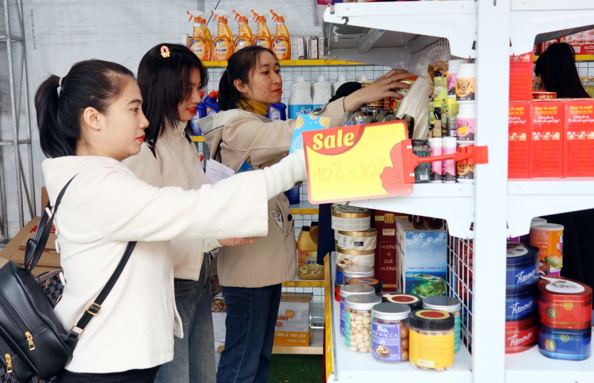 Công đoàn Quảng Ngãi chi hơn 6 tỷ đồng chăm lo Tết cho người lao động