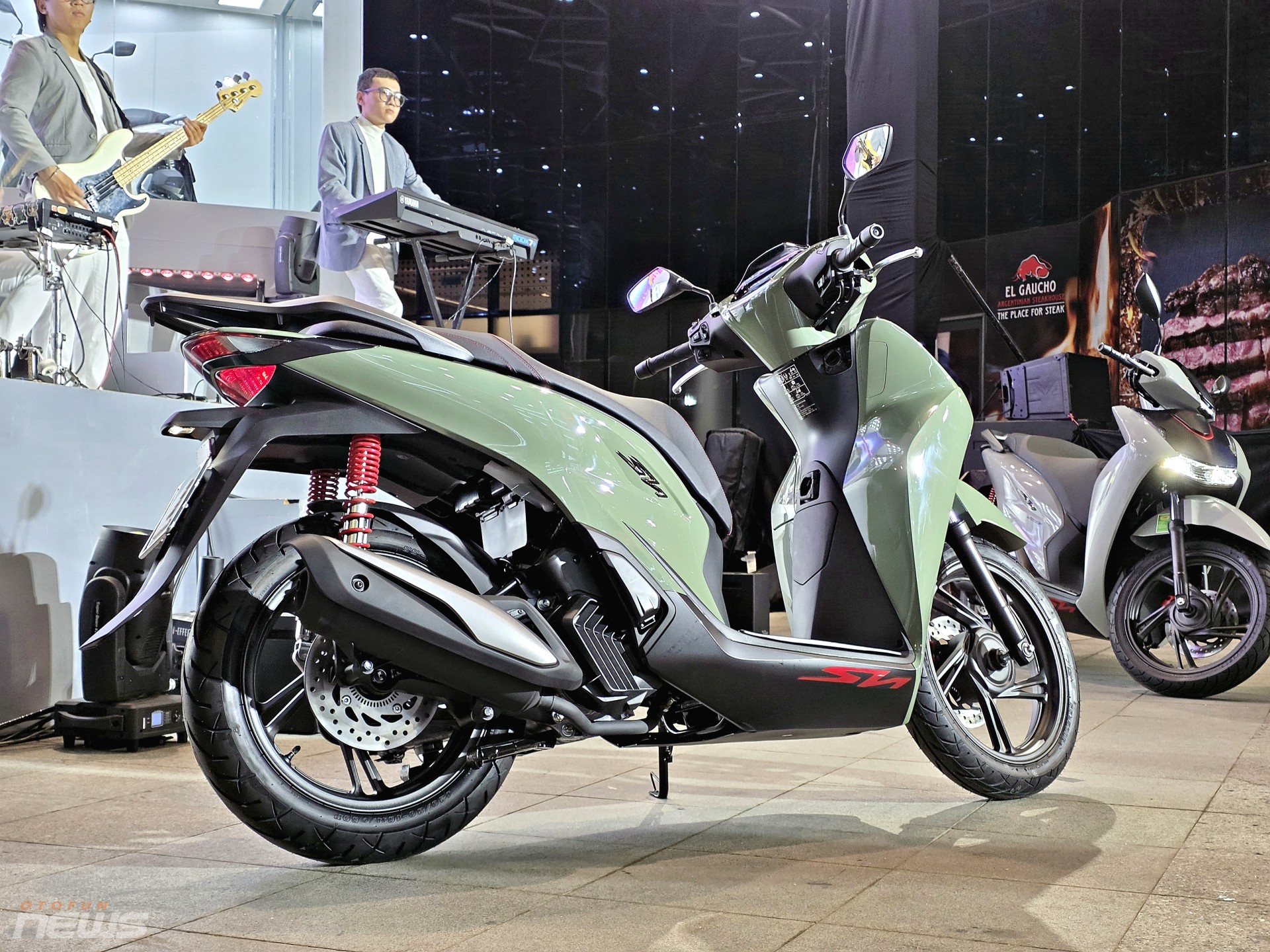 Cận cảnh Honda SH 2026 với thiết kế mới và màn hình TFT