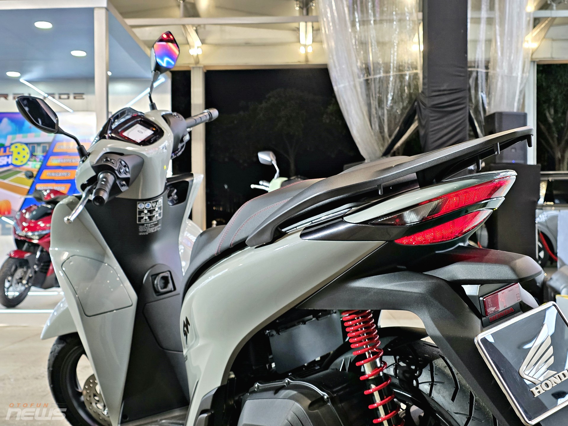 Cận cảnh Honda SH 2026 với thiết kế mới và màn hình TFT