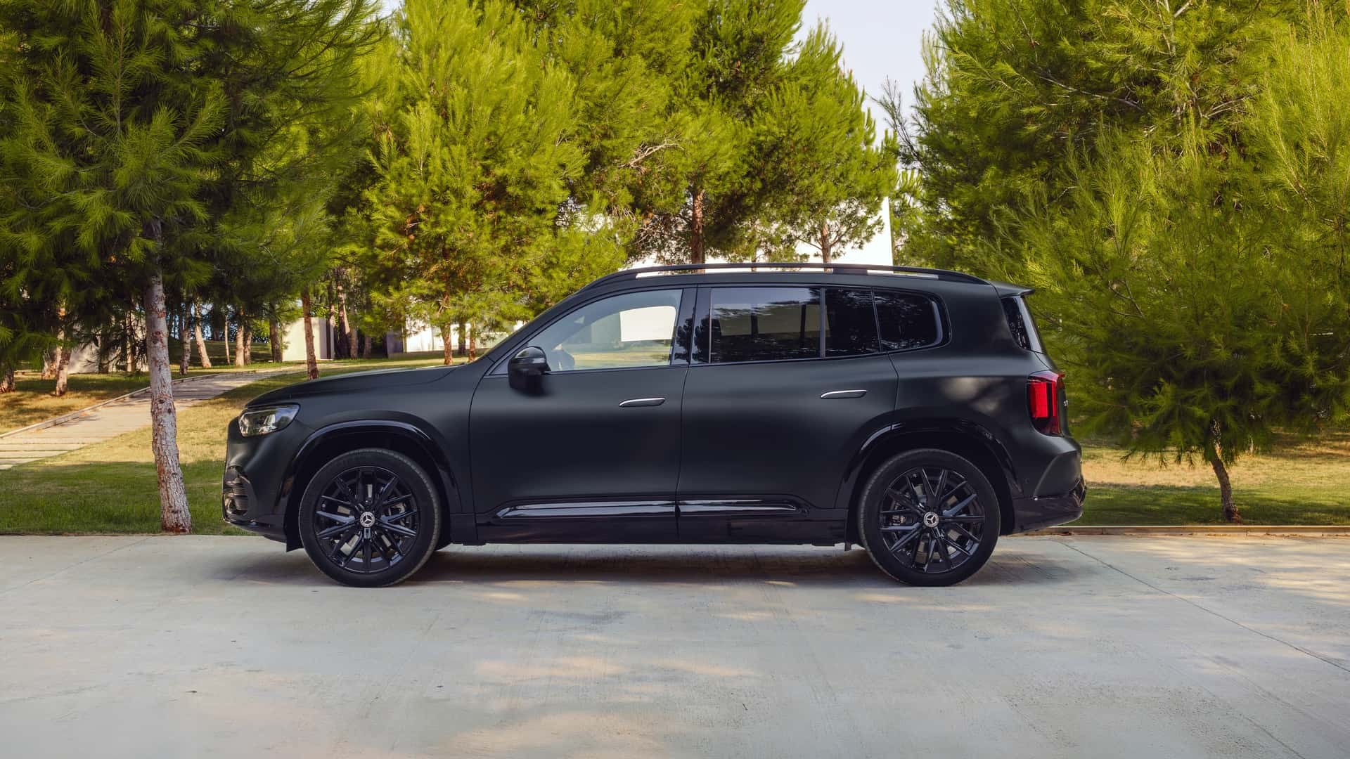 Phía bên của Mercedes-Benz GLB 2026