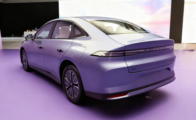 Phía sau của Nissan N6