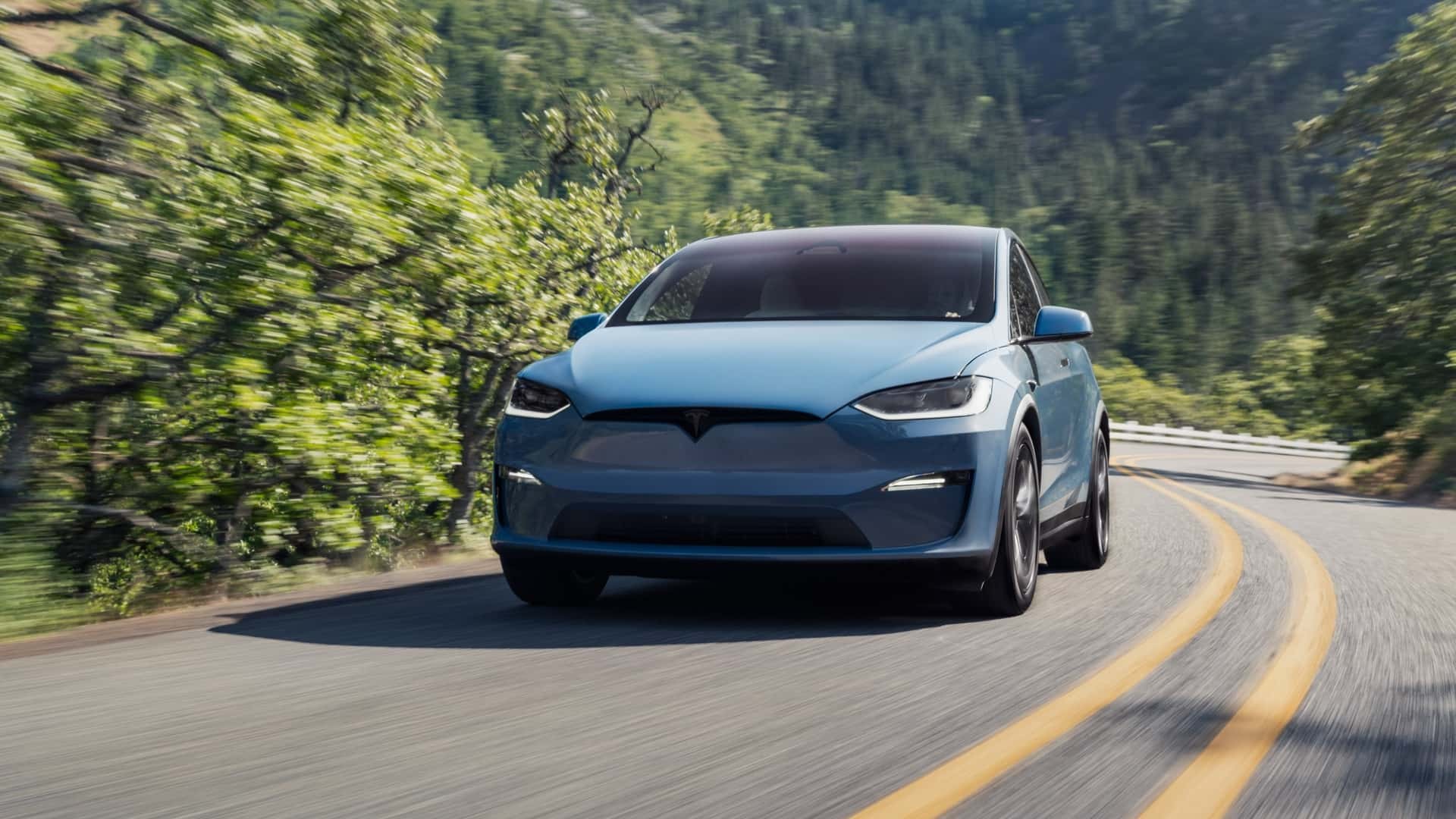 Tesla Model X là mẫu SUV điện với đủ cấu hình 5, 6, hoặc 7 ghế ngồi