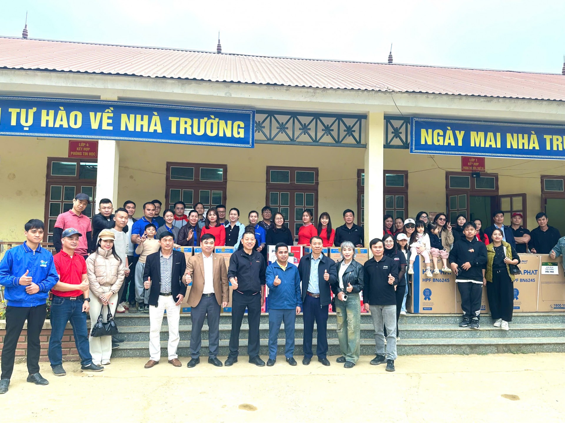 Ford đồng hành cùng “Sưởi ấm bản cao 2025” trên hành trình mang hơi ấm tới Bó Sinh