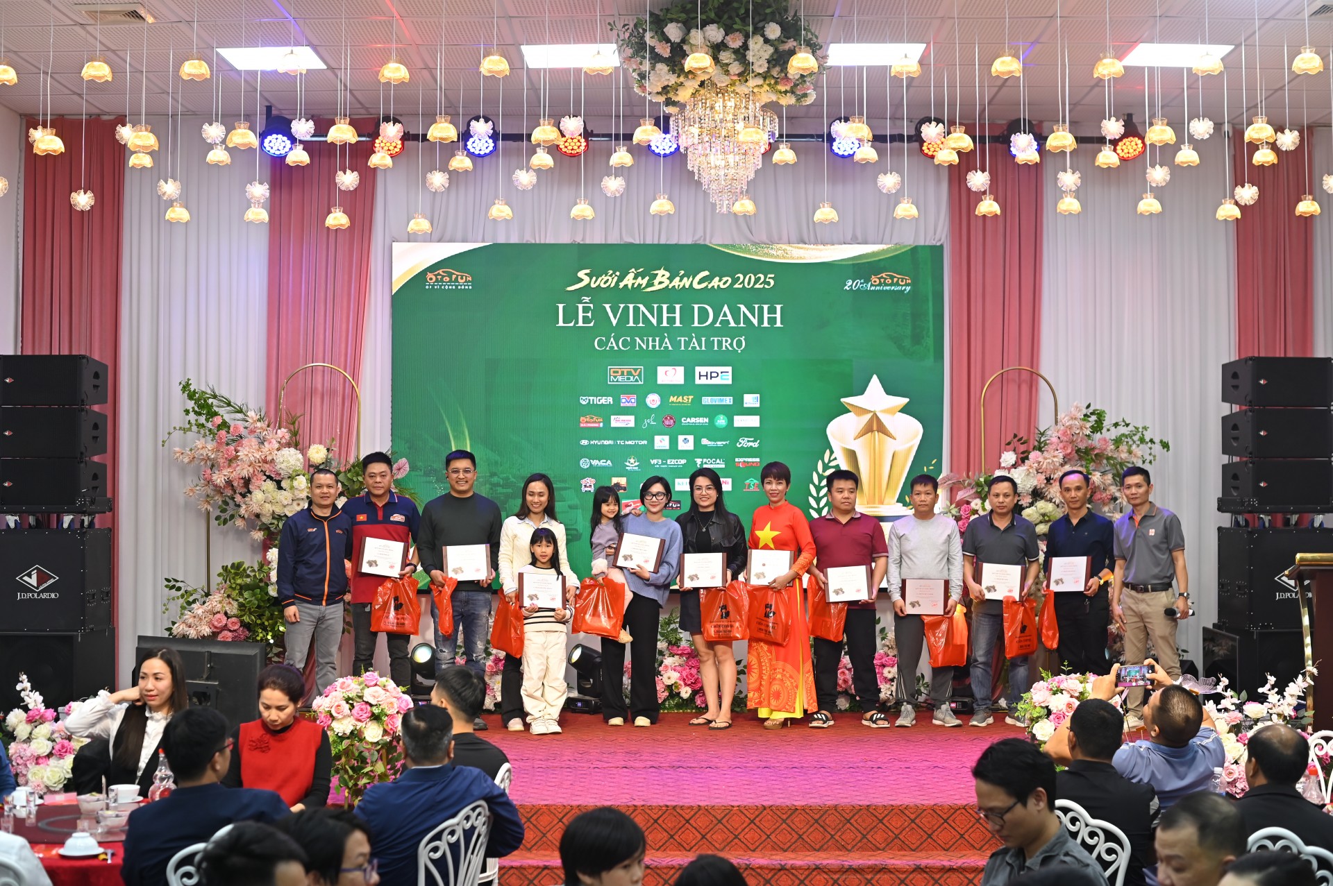 Ford đồng hành cùng “Sưởi ấm bản cao 2025” trên hành trình mang hơi ấm tới Bó Sinh