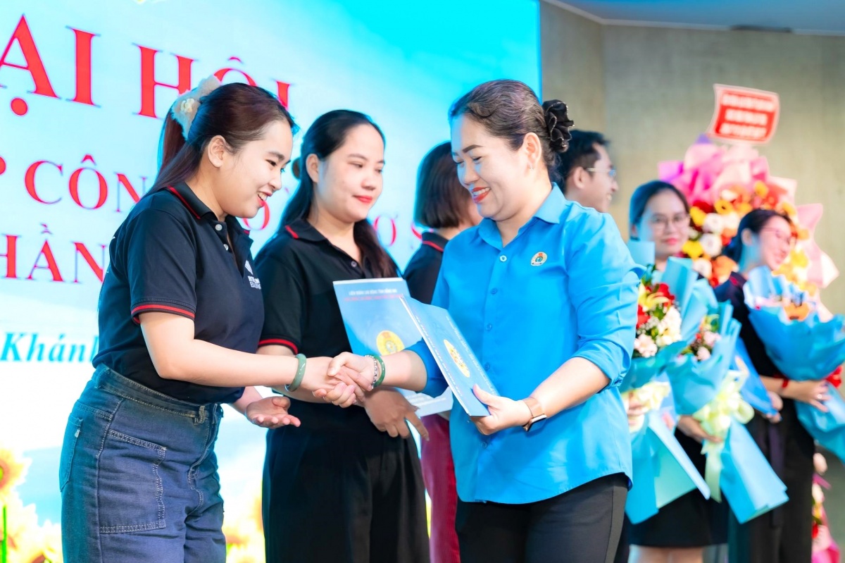 Phấn đấu phát triển ít nhất 1 triệu đoàn viên công đoàn trong năm 2026