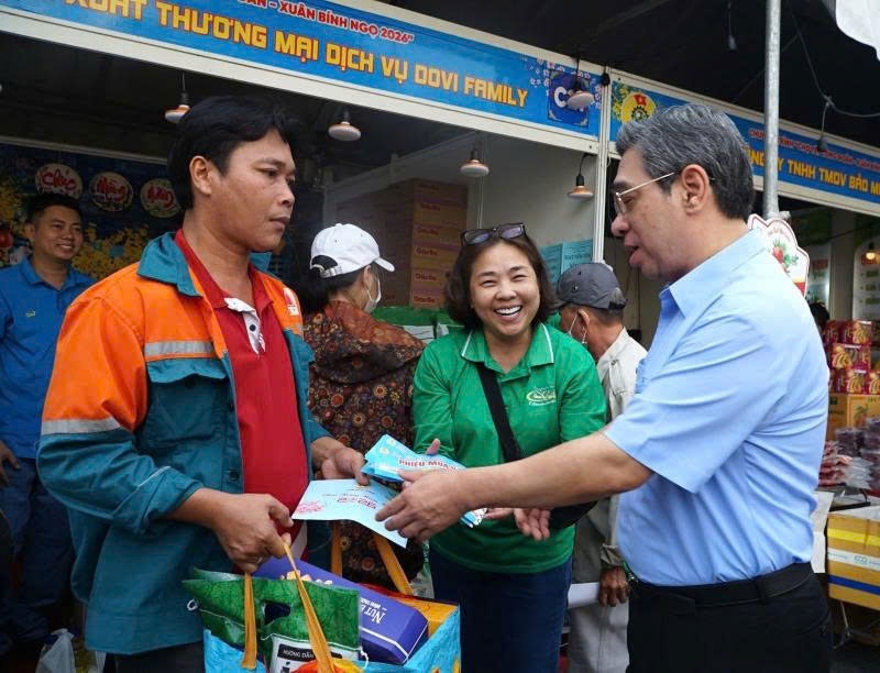 “Chợ Tết Công đoàn – Xuân 2026” tại TP HCM thu hút trên 10.000 lượt người lao động