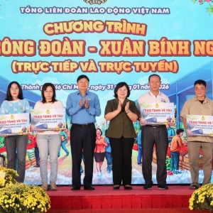 “Chợ Tết Công đoàn – Xuân 2026” tại TP HCM thu hút trên 10.000 lượt người lao động