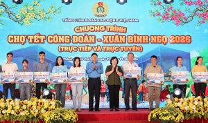 “Chợ Tết Công đoàn – Xuân 2026” tại TP HCM thu hút trên 10.000 lượt người lao động