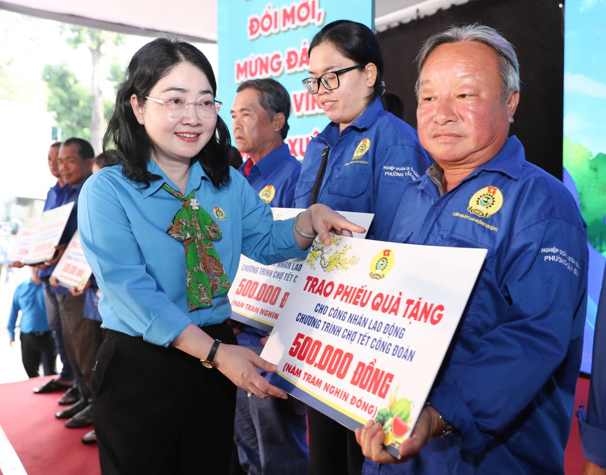 “Chợ Tết Công đoàn – Xuân 2026” tại TP HCM thu hút trên 10.000 lượt người lao động