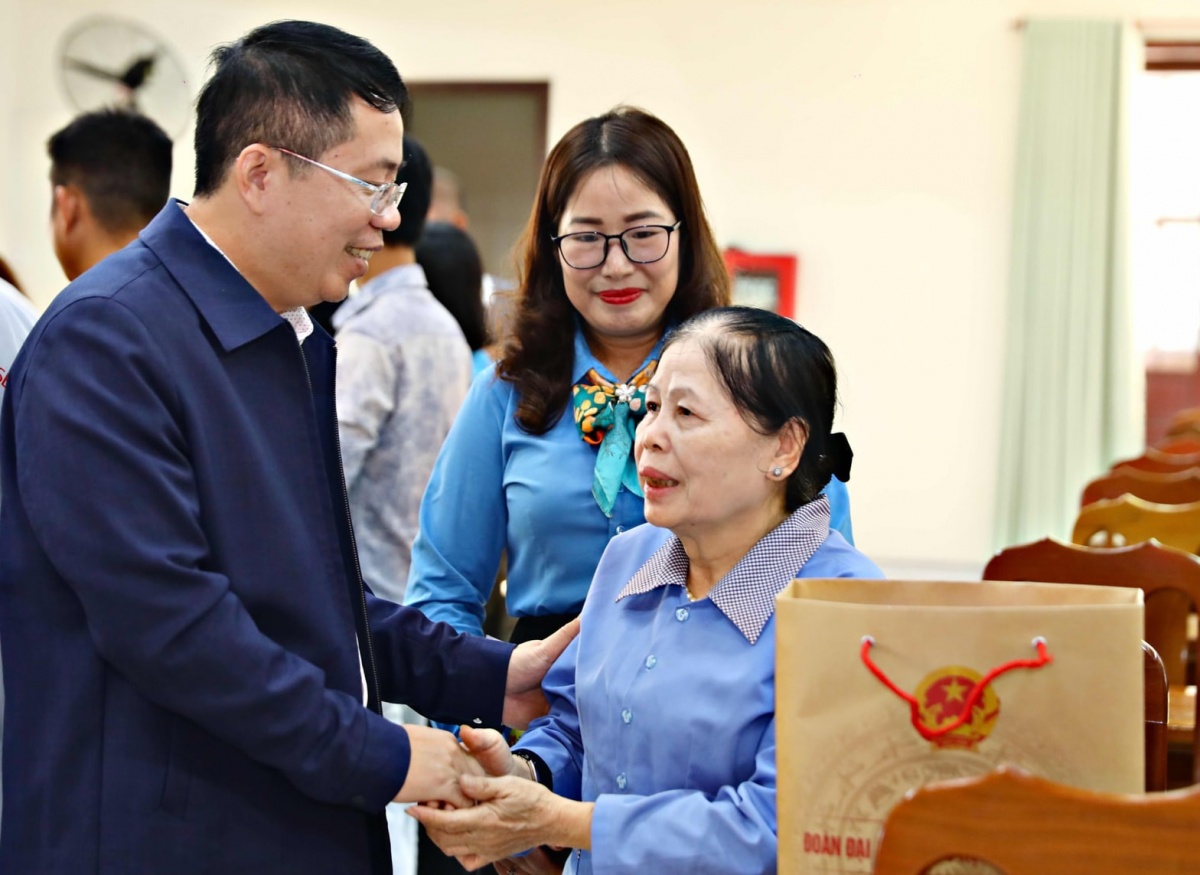 Tết sum vầy ấm áp, nghĩa tình với người lao động ở Lâm Đồng