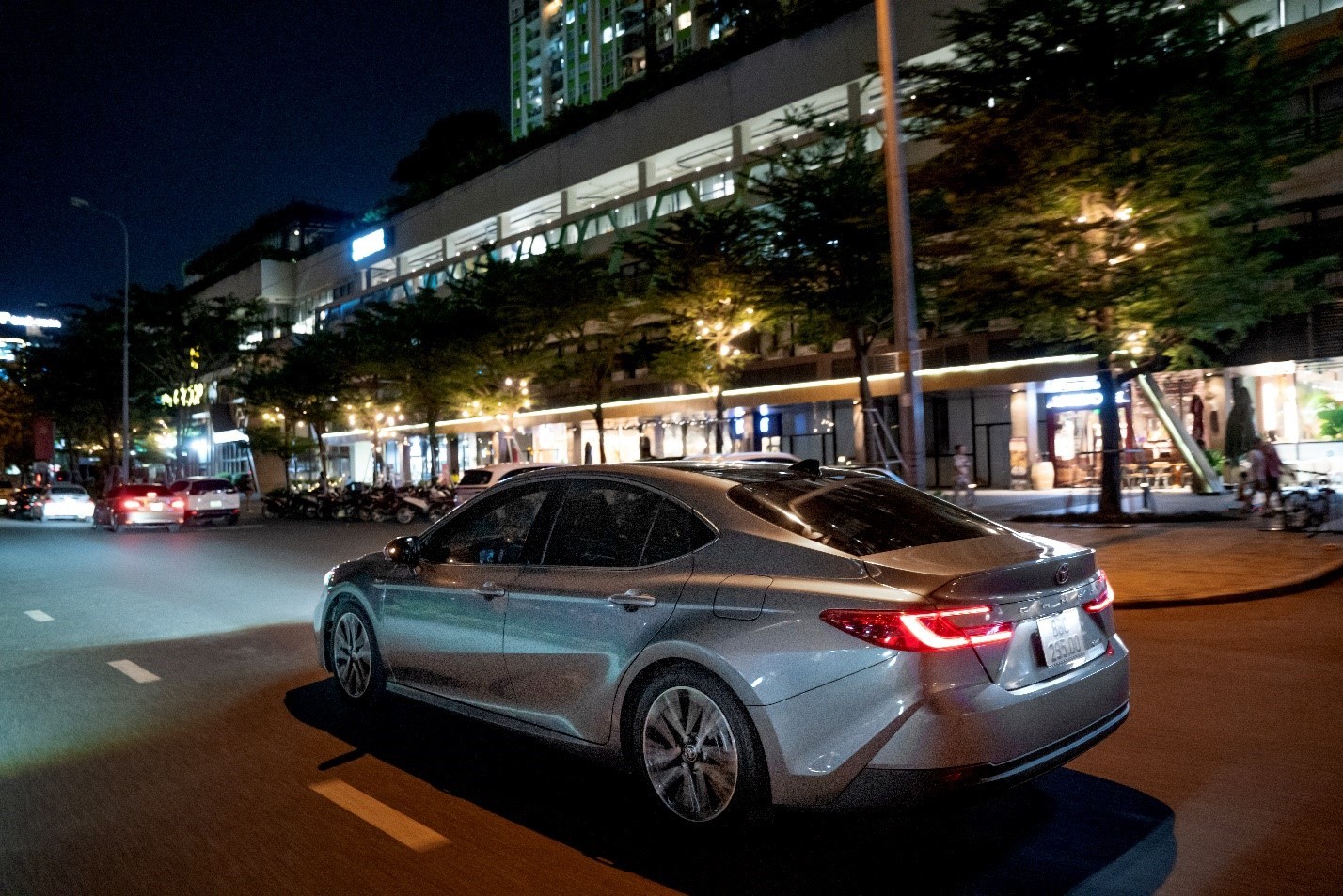 Toyota Camry HEV 2025 - biểu tượng dẫn đầu: Khi đẳng cấp và công nghệ hội tụ