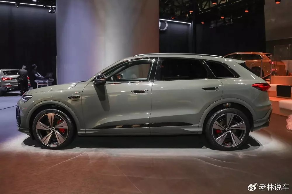 Audi Q5L 2026 nâng cấp công nghệ an toàn hợp tác cùng Huawei