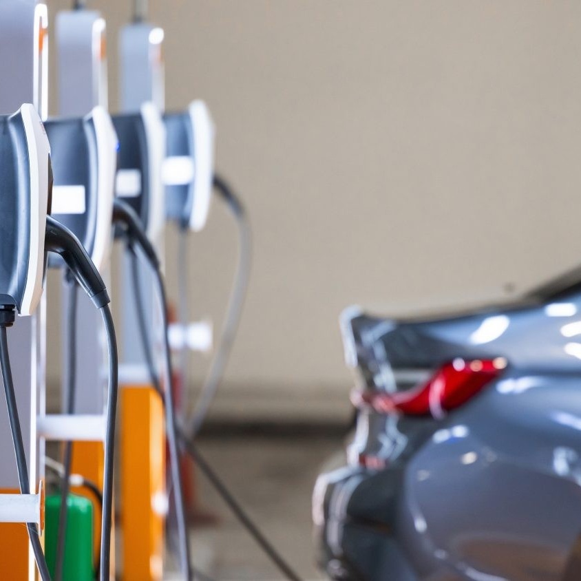 Người mua xe mới trên toàn cầu đang quay trở lại với động cơ đốt trong thay vì xe điện