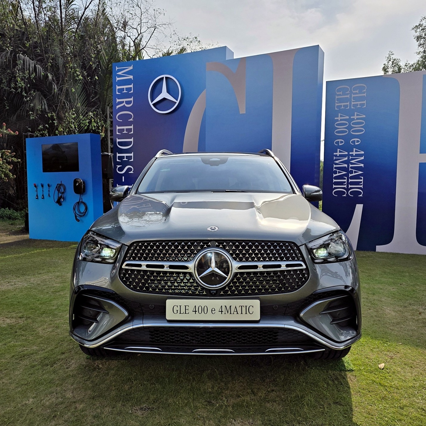 Cận cảnh SUV plug-in hybrid Mercedes-Benz GLE 400e